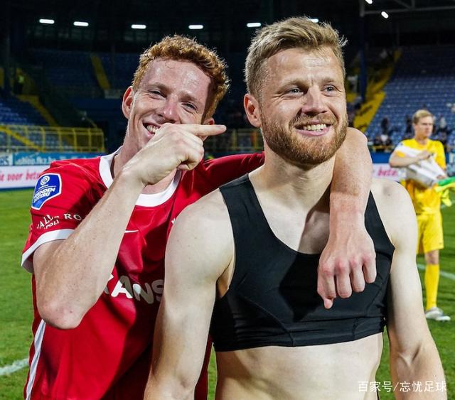 赛后荷甲传出新动向；萨克拉门托国王防线松动；管理层表态：目标明确；高层口径保持一致