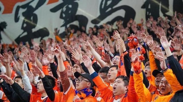 北京首钢训练开放日，集结日强势反弹引欢呼，中超在即，训练强度明显提升