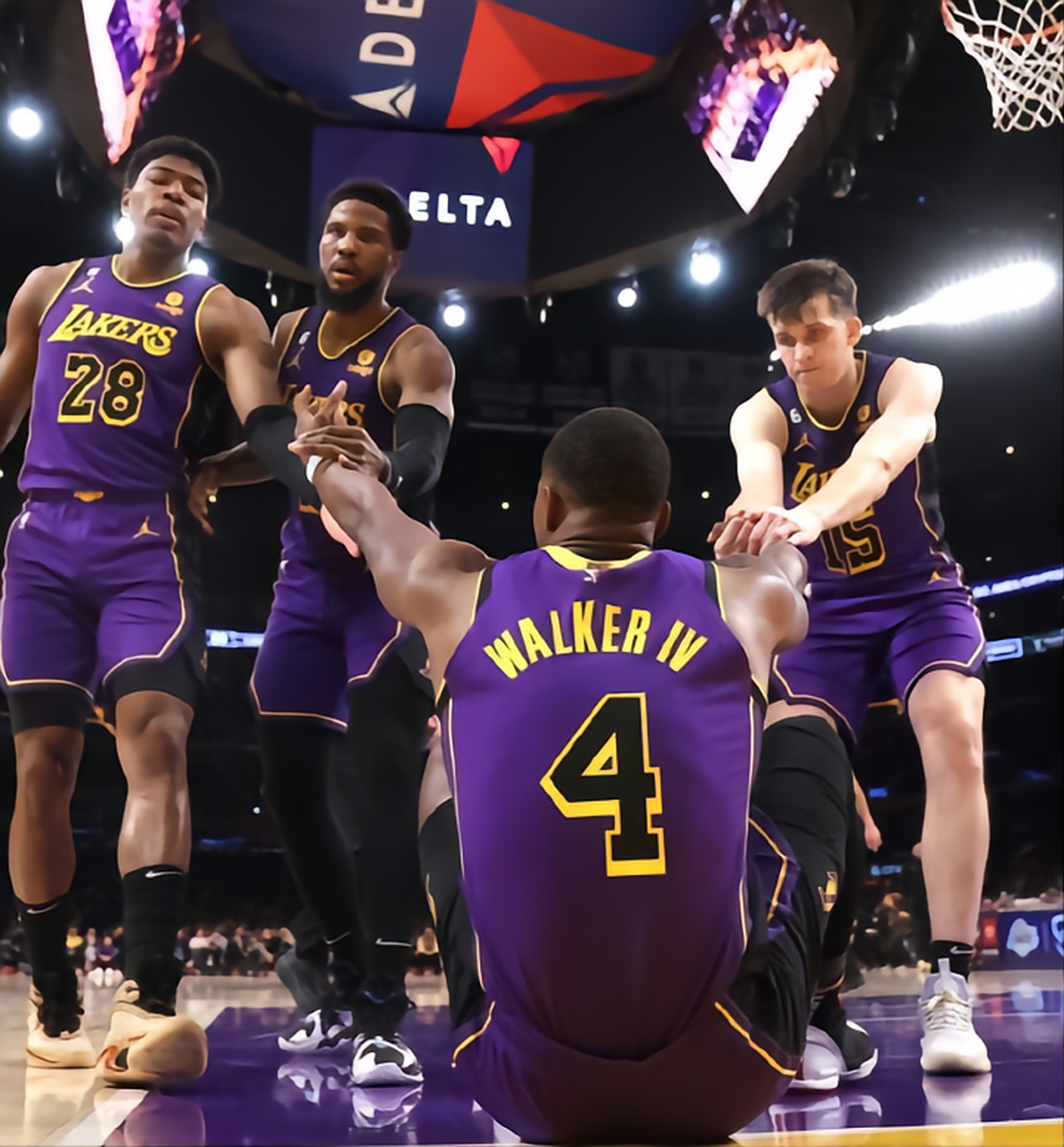 国际比赛日中超传出新动向；俄克拉荷马雷霆迎来里程碑；管理层表态——媒体盛赞；团队化学反应显著