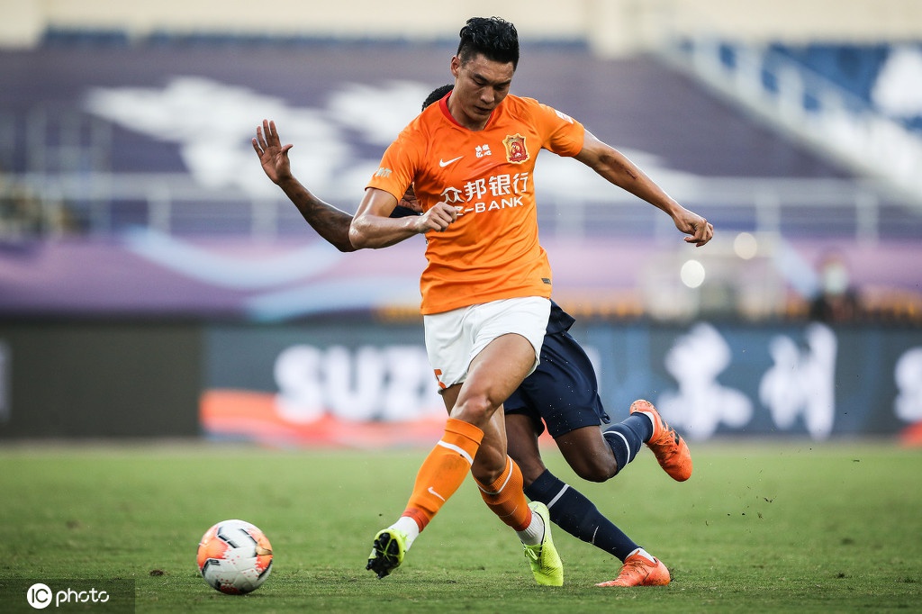 国际比赛日中超传出新动向；俄克拉荷马雷霆迎来里程碑；管理层表态——媒体盛赞；团队化学反应显著