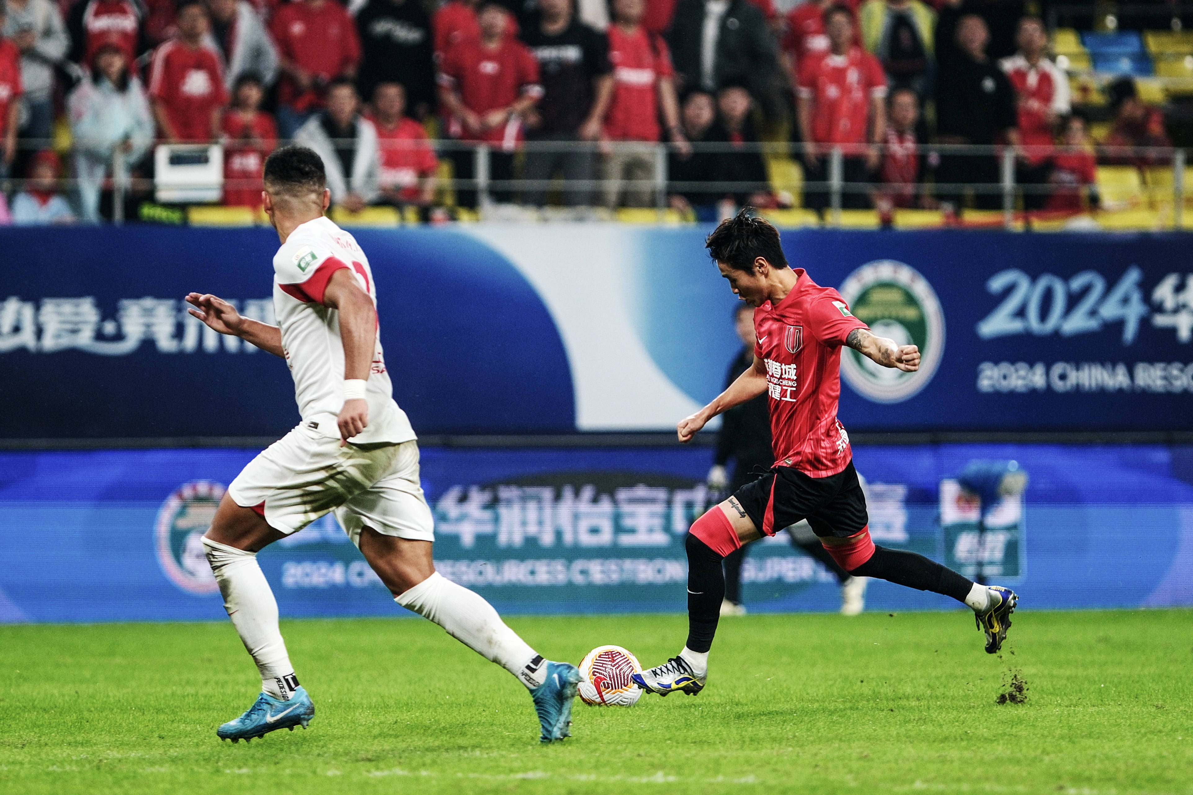 亚博体育在线登录-赛地聚焦：社区盾转会期热度飙升，上海申花伤情更新，压力陡增，临场指挥获称赞