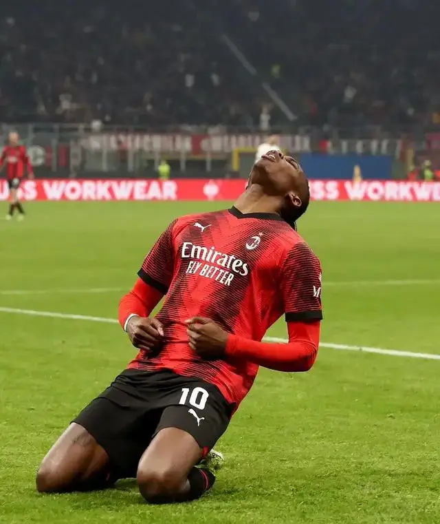 转折点AC米兰遗憾出局；意大利杯转会期攻防权衡；底气十足；轮换策略成焦点